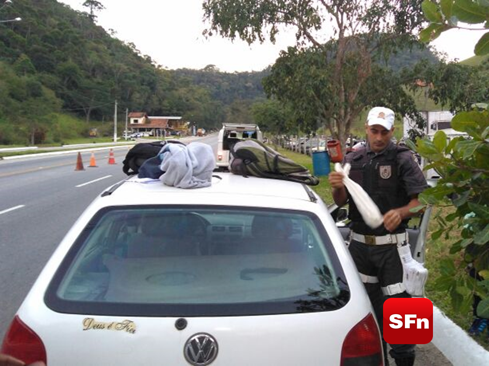 Polícia Rodoviária apreende droga e veículos durante operação na RJ 116